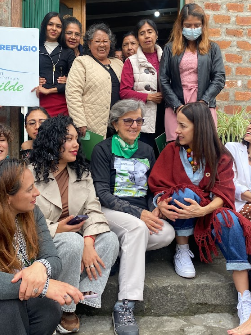 Ms Suarez and a group of women gathered on some steps