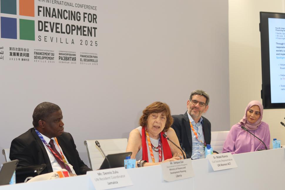 Liberia’s Deputy Minister for Economic Management, Ministry of Finance and Development Planning, Hon. Dehpue Zuo; UN Women ACT Civil Society Representative, Dr. Mabel Bianco; Ford Foundation Vice President for International Programmes, Martín Abregú; UNESCO Goodwill Ambassador, Dr. Hayat Sindi. 