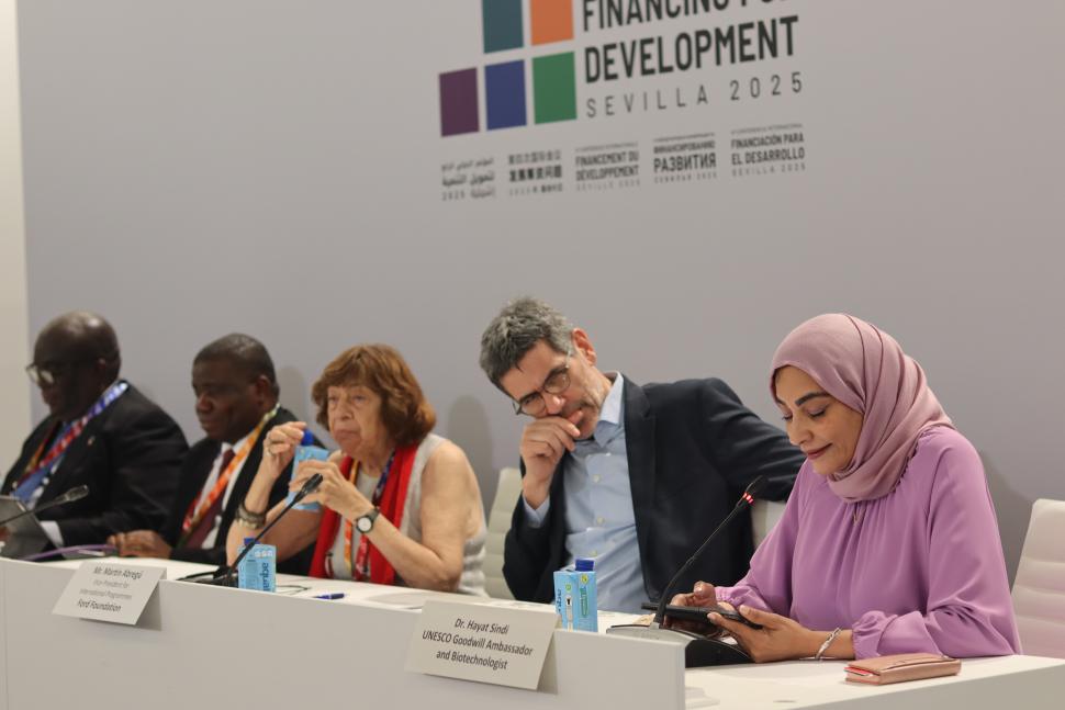 United Nations Resident Coordinator for Jamaica, Dennis Zulu; Liberia Deputy Minister for Economic Management, Ministry of Finance and Development Planning, Hon. Dehpue Zuo; UN Women ACT Civil Society Representative, Dr. Mabel Bianco; Ford Foundation Vice President for International Programmes, Martín Abregú; UNESCO Goodwill Ambassador, Dr. Hayat Sindi.