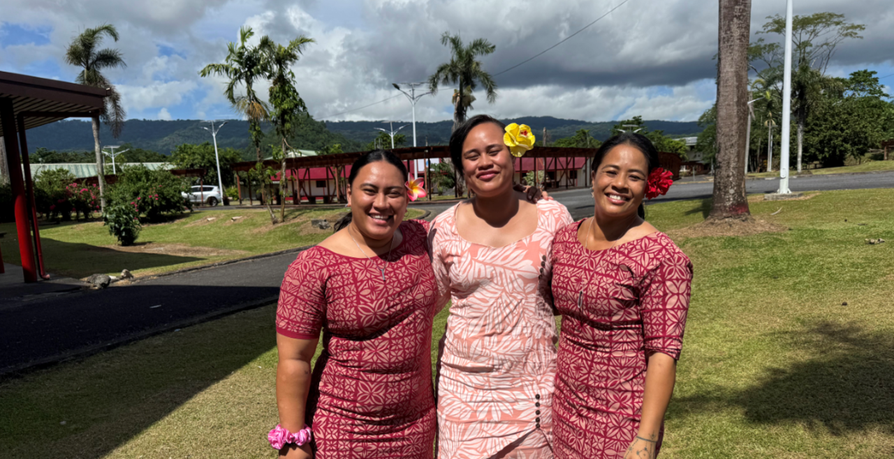 Rugby league players Anasis Afi’a and Atitoafaiga Tau-Ioapo with Apelu Sports Founder Gabrielle Gabrielle Fuatino Apelu smiling in an outdoor setting